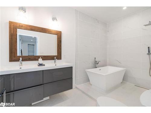 2041 Lilac Drive, Innisfil, ON - Indoor Photo Showing Bathroom