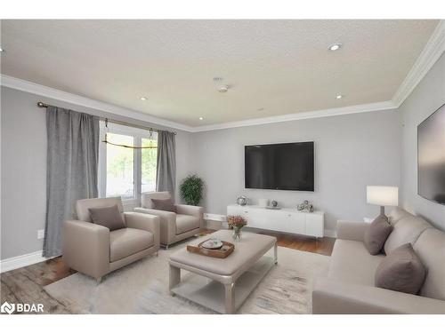 419 Forest Avenue S, Orillia, ON - Indoor Photo Showing Living Room