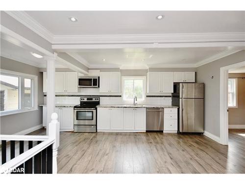 419 Forest Avenue S, Orillia, ON - Indoor Photo Showing Kitchen