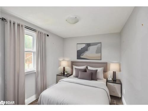 419 Forest Avenue S, Orillia, ON - Indoor Photo Showing Bedroom