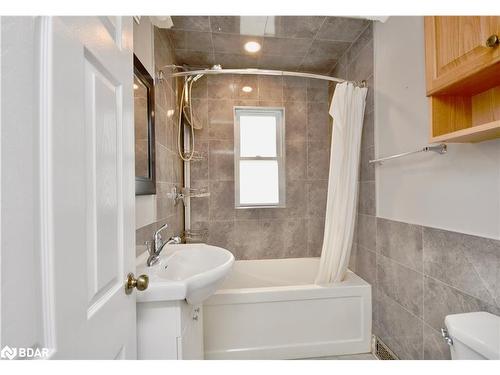 419 Forest Avenue S, Orillia, ON - Indoor Photo Showing Bathroom