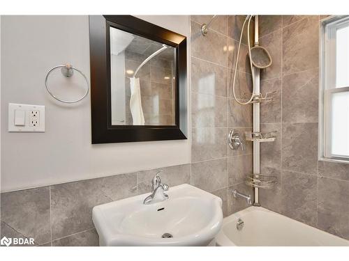 419 Forest Avenue S, Orillia, ON - Indoor Photo Showing Bathroom