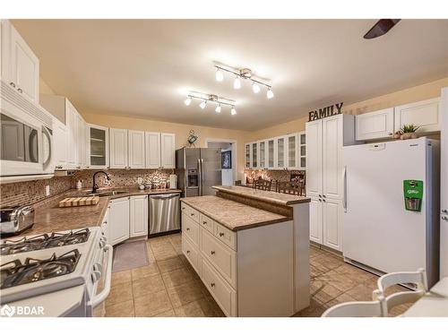 343 Arthur Street, Orillia, ON - Indoor Photo Showing Kitchen