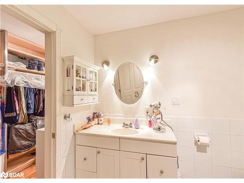 343 Arthur Street, Orillia, ON - Indoor Photo Showing Bathroom