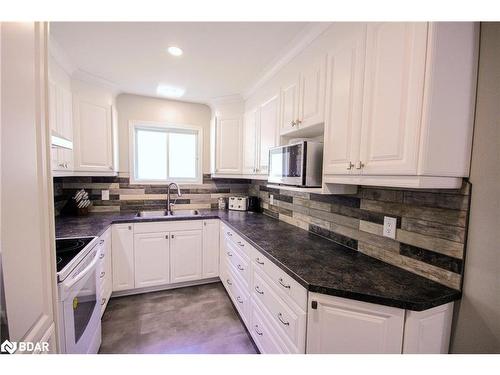 9-231 Oxford Street, Orillia, ON - Indoor Photo Showing Kitchen With Double Sink