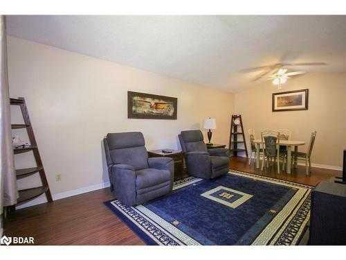 9-231 Oxford Street, Orillia, ON - Indoor Photo Showing Living Room