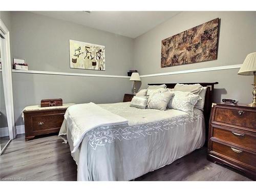 76 Old Mosley Street, Wasaga Beach, ON - Indoor Photo Showing Bedroom