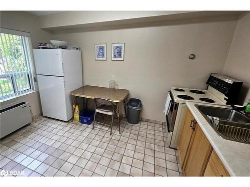 103-54 Fittons Road W, Orillia, ON - Indoor Photo Showing Kitchen