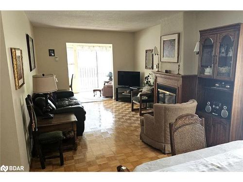 103-54 Fittons Road W, Orillia, ON - Indoor Photo Showing Dining Room