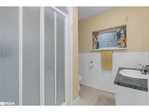758 Yonge Street, Midland, ON - Indoor Photo Showing Bathroom