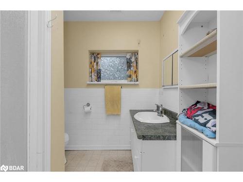 758 Yonge Street, Midland, ON - Indoor Photo Showing Bathroom