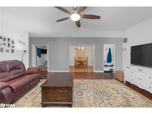 758 Yonge Street, Midland, ON - Indoor Photo Showing Living Room