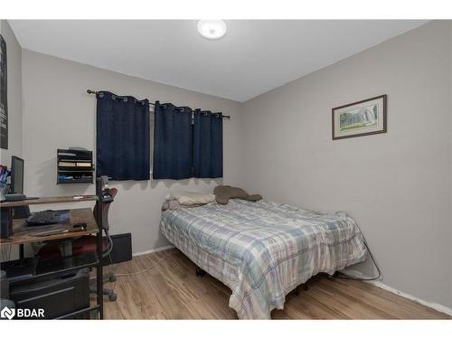 758 Yonge Street, Midland, ON - Indoor Photo Showing Bedroom