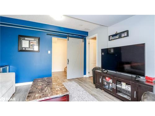 5-57 Ferndale Drive S, Barrie, ON - Indoor Photo Showing Living Room