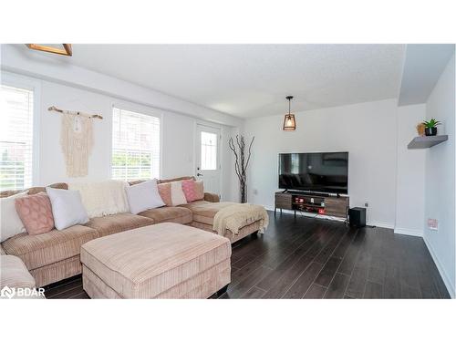 5-57 Ferndale Drive S, Barrie, ON - Indoor Photo Showing Living Room