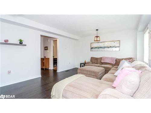 5-57 Ferndale Drive S, Barrie, ON - Indoor Photo Showing Living Room