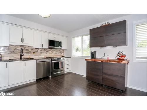 5-57 Ferndale Drive S, Barrie, ON - Indoor Photo Showing Kitchen