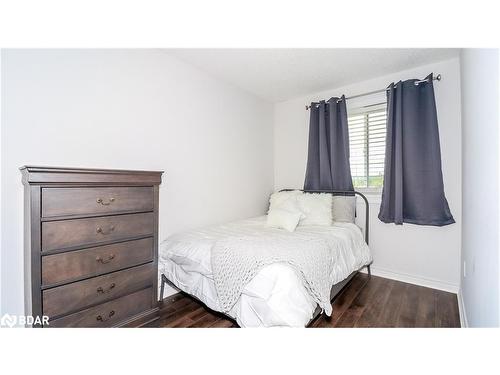 5-57 Ferndale Drive S, Barrie, ON - Indoor Photo Showing Bedroom