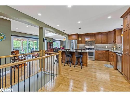 45 Stanley Avenue, Oro-Medonte, ON - Indoor Photo Showing Kitchen With Upgraded Kitchen