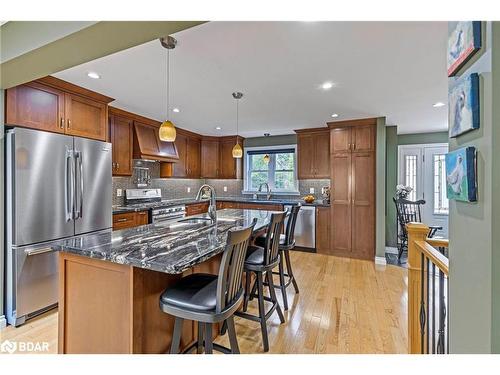 45 Stanley Avenue, Oro-Medonte, ON - Indoor Photo Showing Kitchen