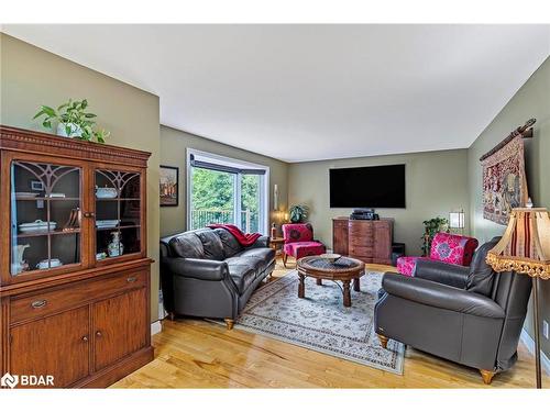 45 Stanley Avenue, Oro-Medonte, ON - Indoor Photo Showing Living Room