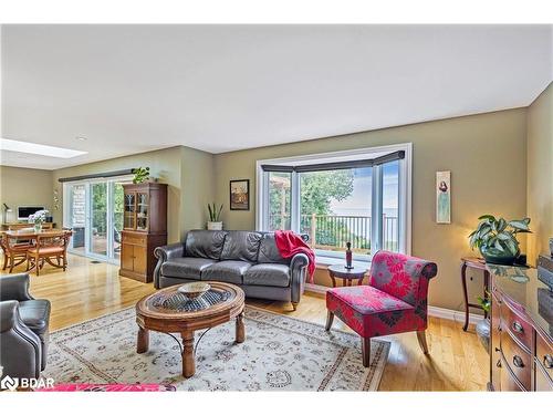 45 Stanley Avenue, Oro-Medonte, ON - Indoor Photo Showing Living Room