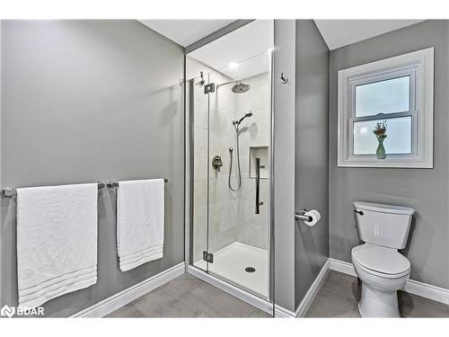 45 Stanley Avenue, Oro-Medonte, ON - Indoor Photo Showing Bathroom