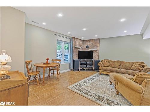 45 Stanley Avenue, Oro-Medonte, ON - Indoor Photo Showing Living Room