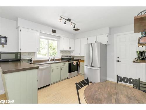 1067 Larch Street, Innisfil, ON - Indoor Photo Showing Kitchen