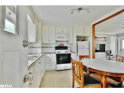 1231 10Th Line, Innisfil, ON - Indoor Photo Showing Kitchen