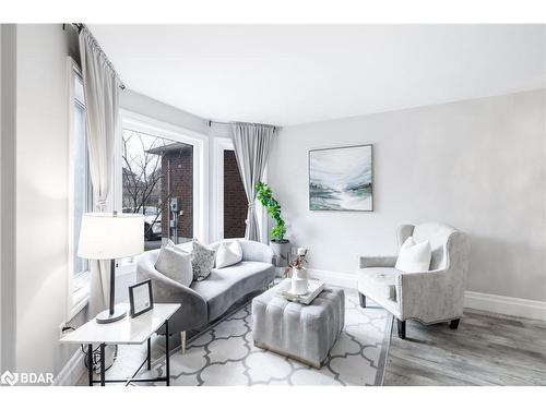 1914 Swan Street, Innisfil, ON - Indoor Photo Showing Living Room