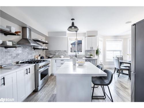 1914 Swan Street, Innisfil, ON - Indoor Photo Showing Kitchen With Upgraded Kitchen