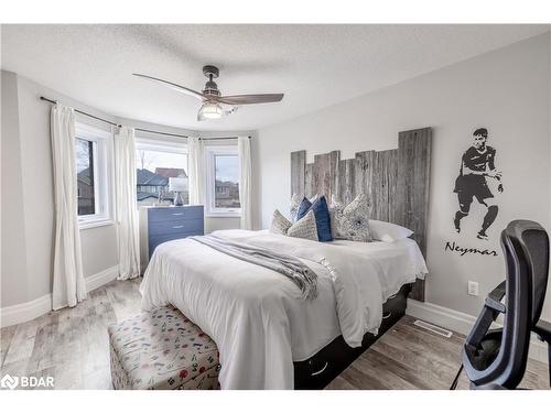 1914 Swan Street, Innisfil, ON - Indoor Photo Showing Bedroom