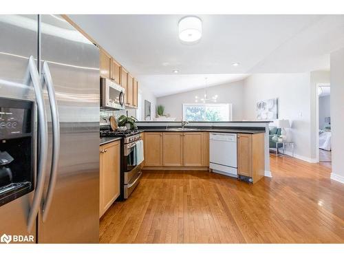 9 Couples Court, Barrie, ON - Indoor Photo Showing Kitchen