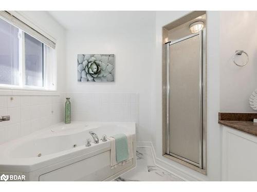 9 Couples Court, Barrie, ON - Indoor Photo Showing Bathroom