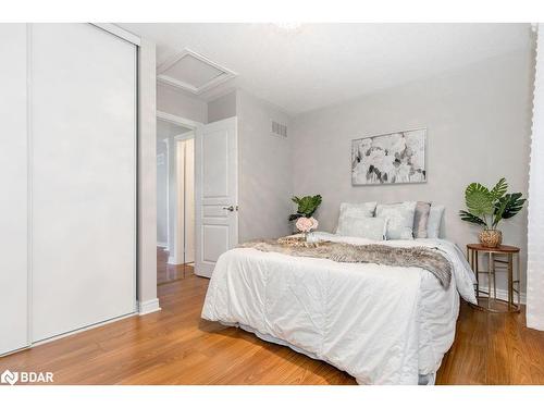 9 Couples Court, Barrie, ON - Indoor Photo Showing Bedroom