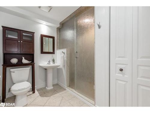 9 Couples Court, Barrie, ON - Indoor Photo Showing Bathroom