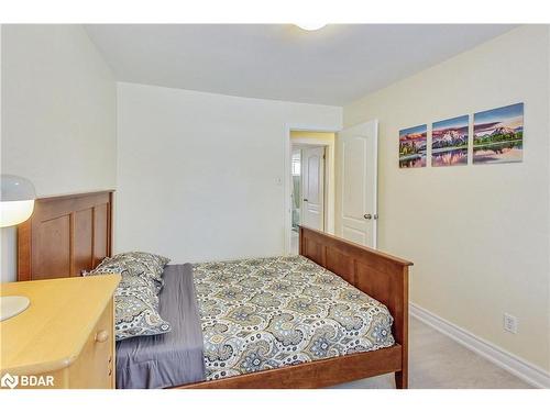 1036 Goshen Road, Innisfil, ON - Indoor Photo Showing Bedroom