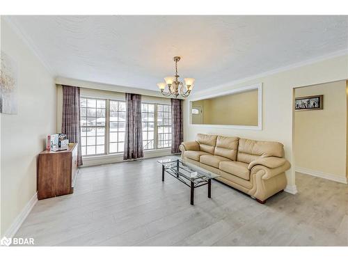 1036 Goshen Road, Innisfil, ON - Indoor Photo Showing Living Room