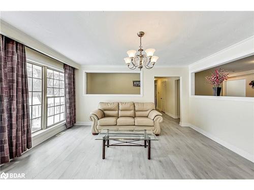 1036 Goshen Road, Innisfil, ON - Indoor Photo Showing Living Room