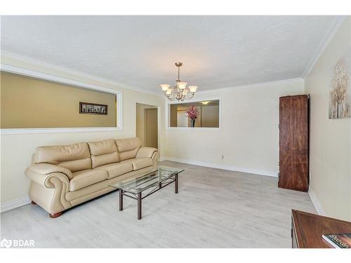 1036 Goshen Road, Innisfil, ON - Indoor Photo Showing Living Room