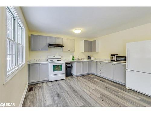 1036 Goshen Road, Innisfil, ON - Indoor Photo Showing Kitchen With Double Sink