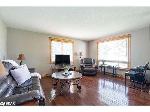 447 William Street, Midland, ON - Indoor Photo Showing Living Room