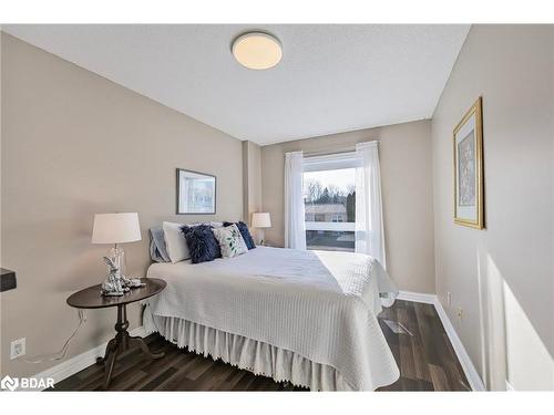 59 Riverdale Drive, Wasaga Beach, ON - Indoor Photo Showing Bedroom