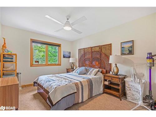 3539 Crescent Harbour Road Road, Innisfil, ON - Indoor Photo Showing Bedroom