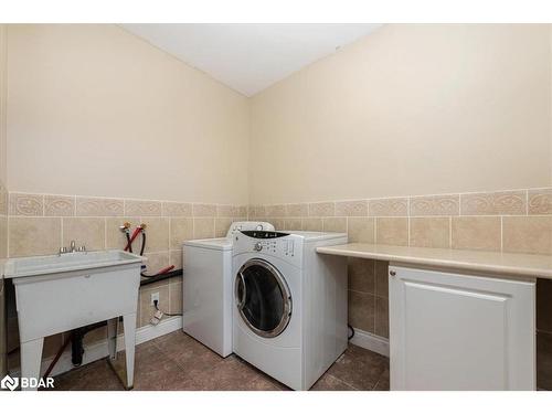 78 Fairway Crescent, Wasaga Beach, ON - Indoor Photo Showing Laundry Room