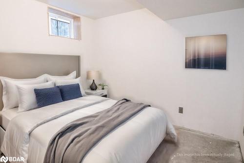 349 5Th St Fifth St E Street, Midland, ON - Indoor Photo Showing Bedroom