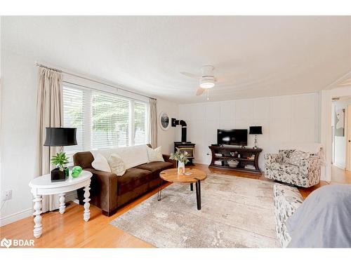 24 Maple Lane, Midland, ON - Indoor Photo Showing Living Room