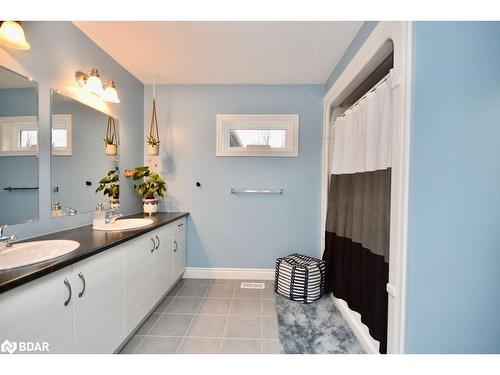 15 Cardinal Court, Victoria Harbour, ON - Indoor Photo Showing Bathroom