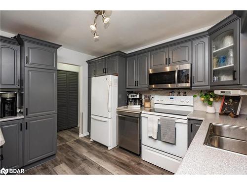 10 Knox Court, North Bay, ON - Indoor Photo Showing Kitchen With Double Sink